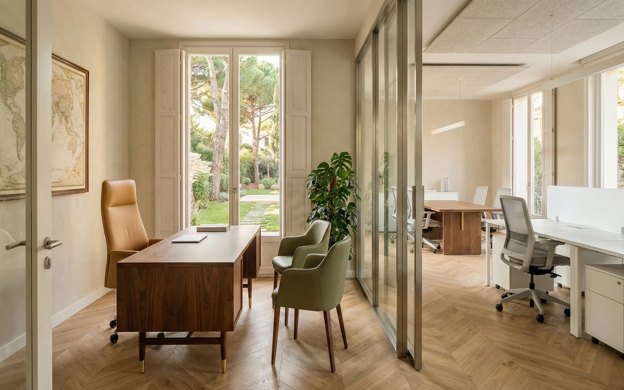 Dirección y consultoría revisando resultados